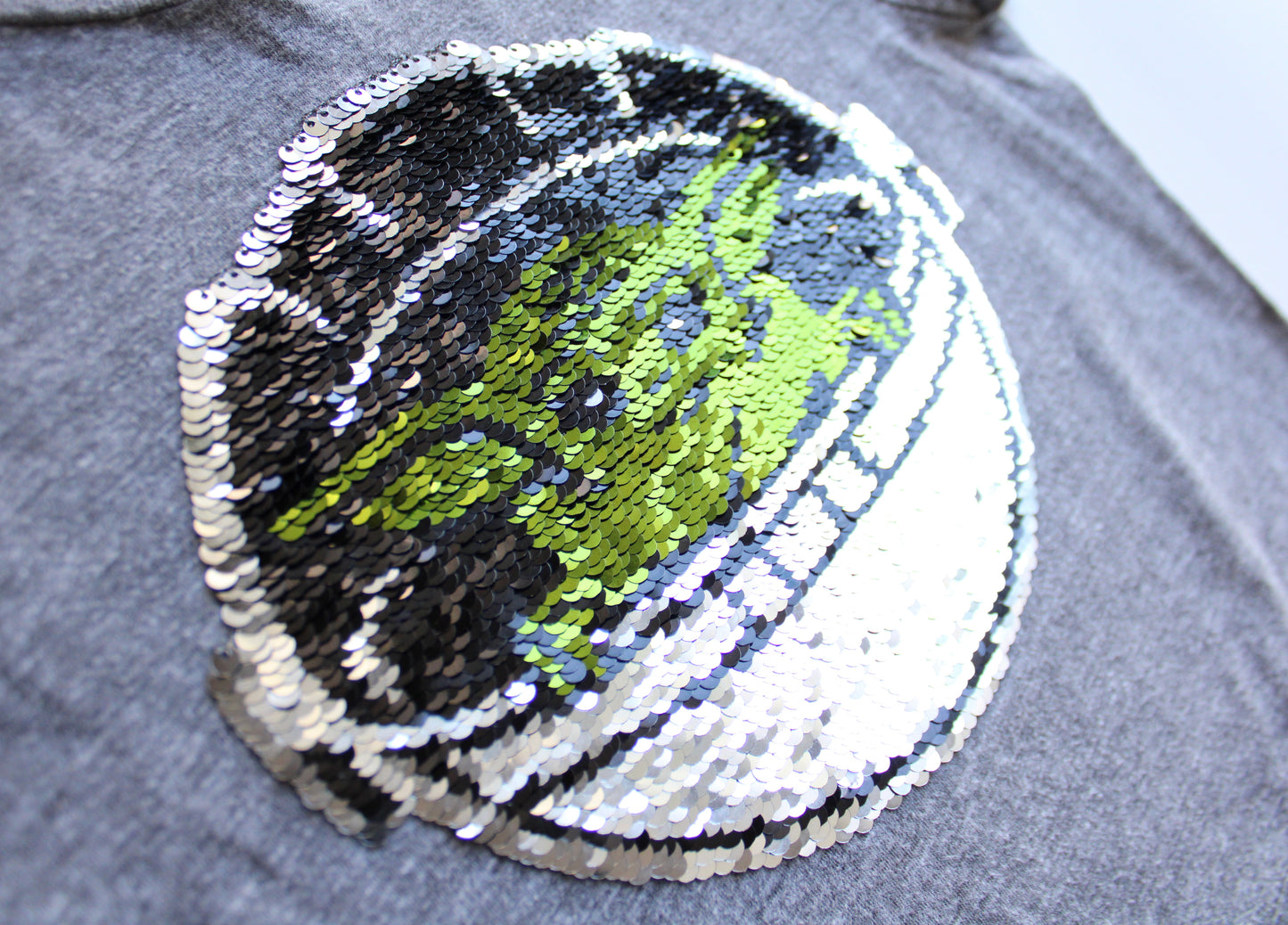 Reversible sequin Grogu/Mandalorian tee - youth XS