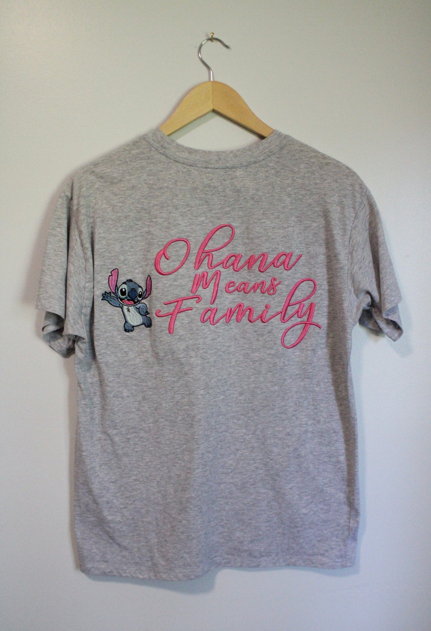 Embroidered Stitch Ohana tee - juniors M (7-9)