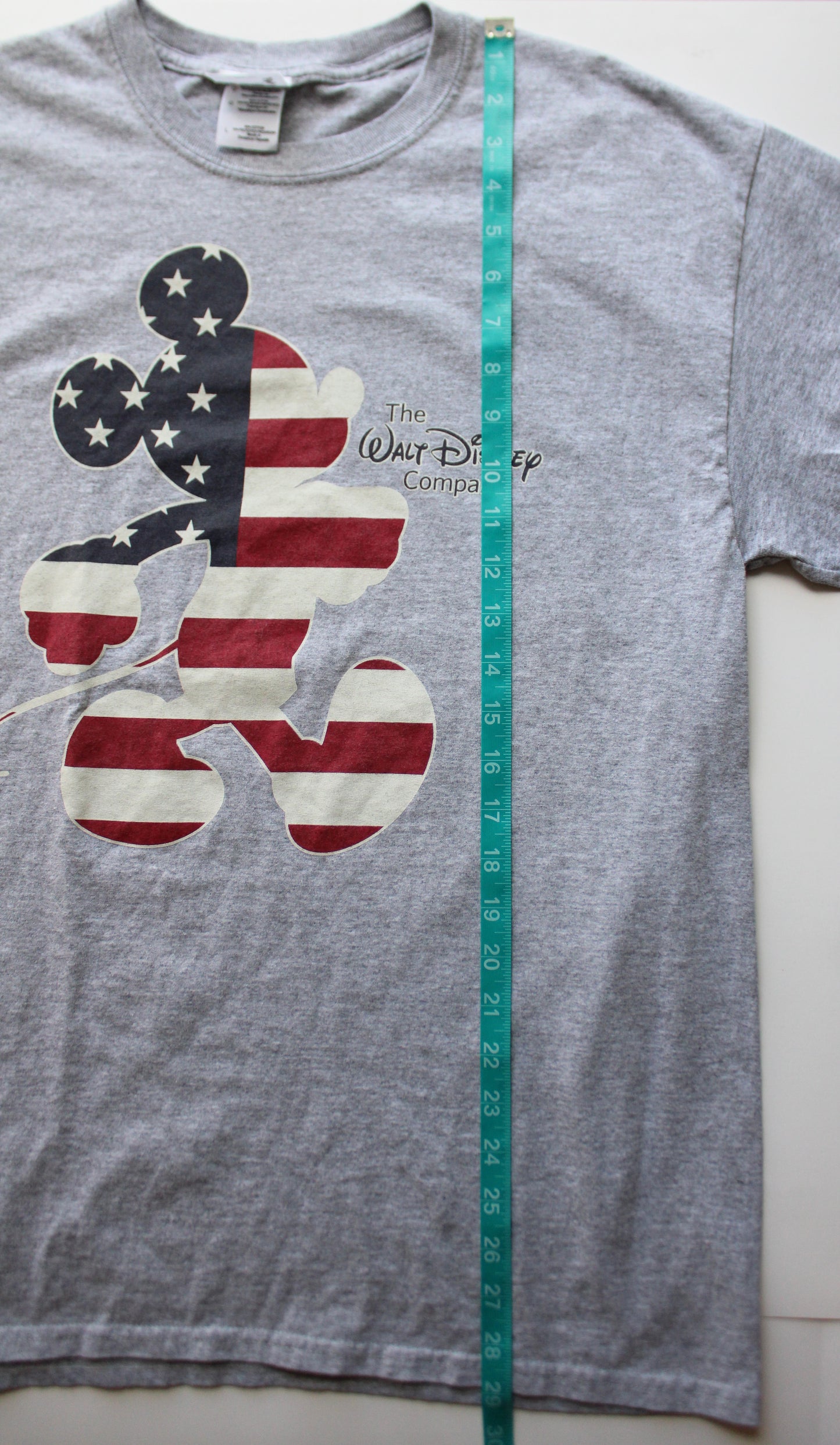 Cast Exclusive American flag Mickey tee - size L