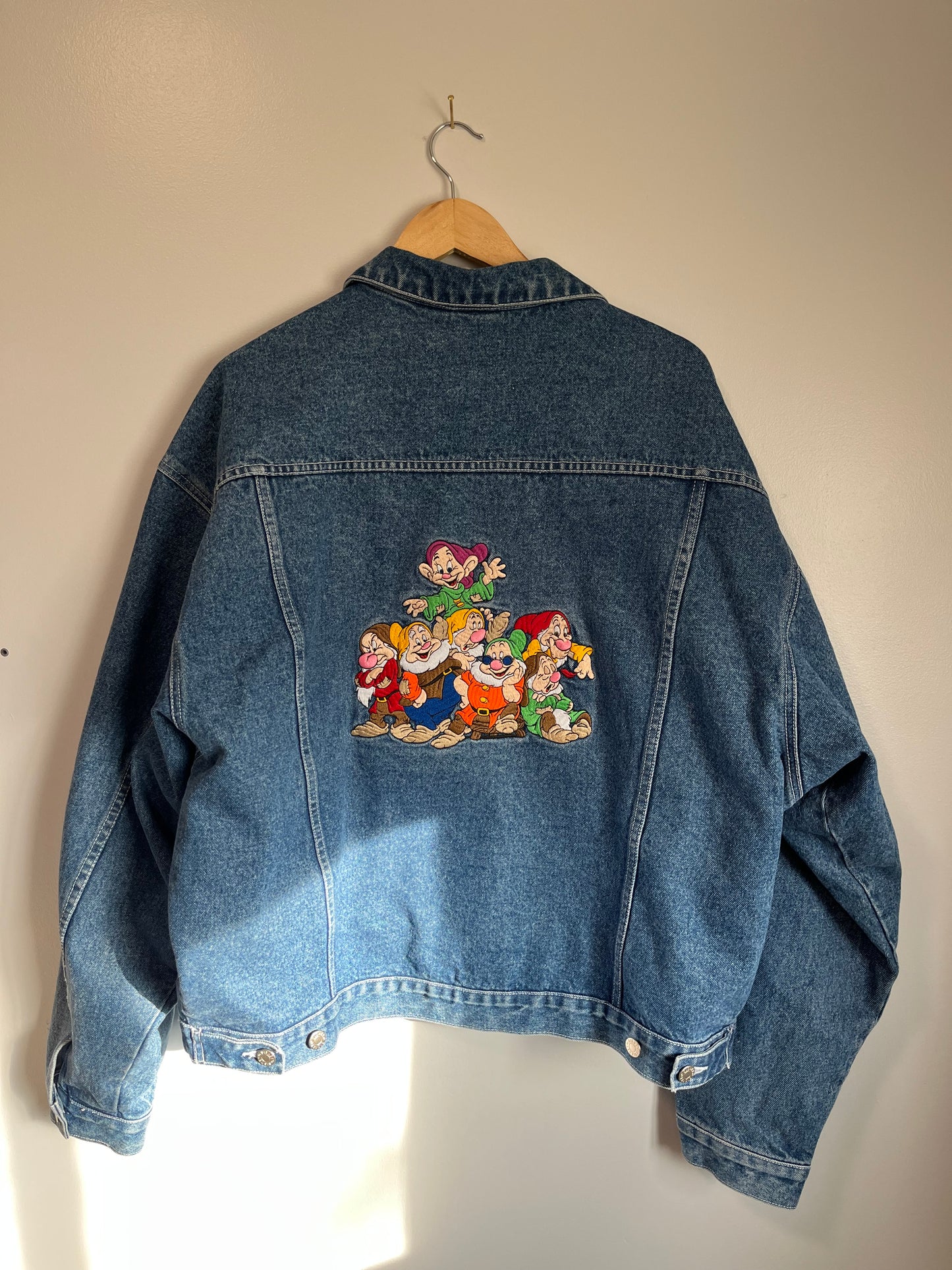 Vintage embroidered Seven Dwarfs denim jacket - XXL