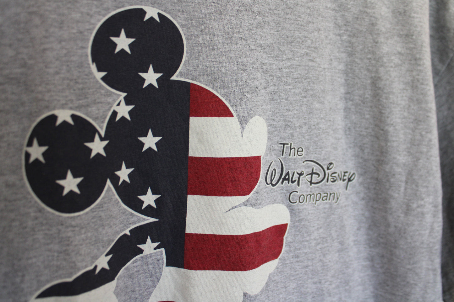 Cast Exclusive American flag Mickey tee - size L