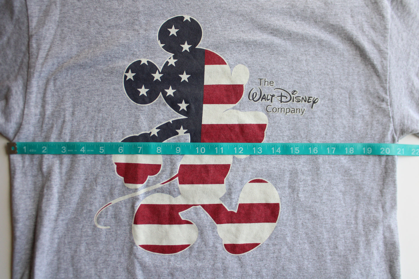 Cast Exclusive American flag Mickey tee - size L